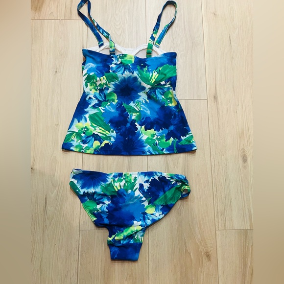 NWOT Tropical Floral Beautiful Blue Swimwear Set - Tankini and Bottoms Beach - Picture 2 of 10